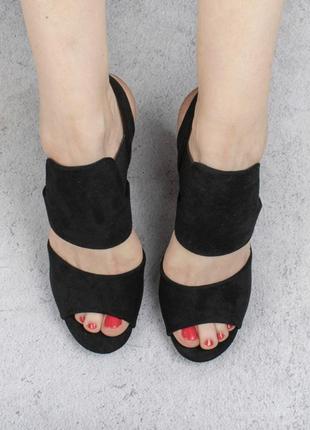 Черные замшевые туфли босоножки на широком удобном каблуке модные красивые3 фото