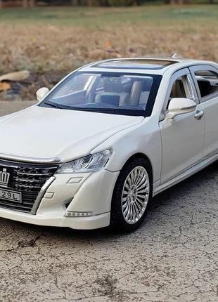 Машинка металлическая toyota crown моделька коллекционная игрушка