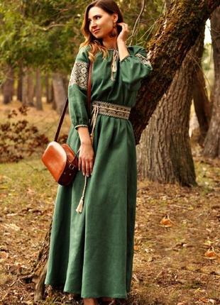 Невероятно женственное длинное платье зеленого оттенка5 фото