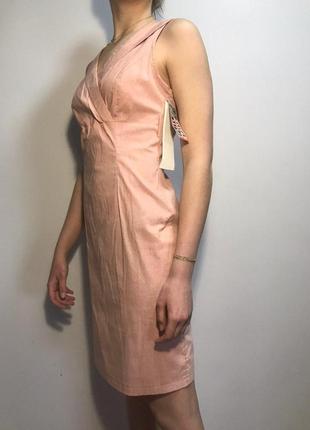 Стильное платье с v-образным вырезом без рукавов 42-443 фото