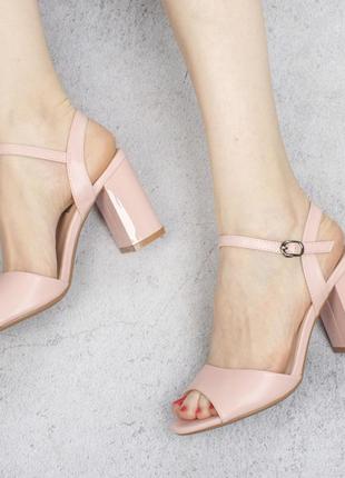 Розовые пудра бежевые босоножки на широком удобном каблуке модные красивые классические2 фото