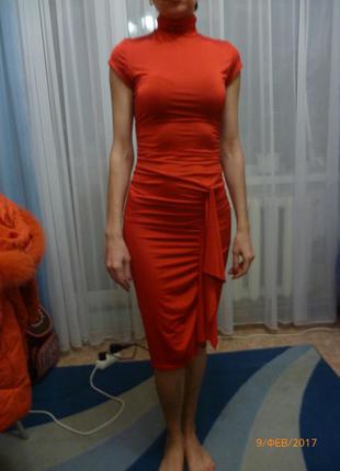 Красное стрейчевое платье