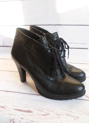Чёрные кожаные сапожки ботинки caprice на шнуровке6 фото