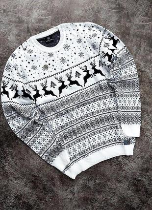 Жіночий светр теплий із зимовим візерунком розмір s - m білий з оленями
