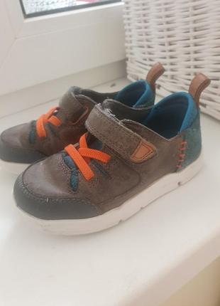 Кроссовки clarks