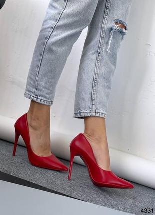 Туфли красные на шпильках6 фото