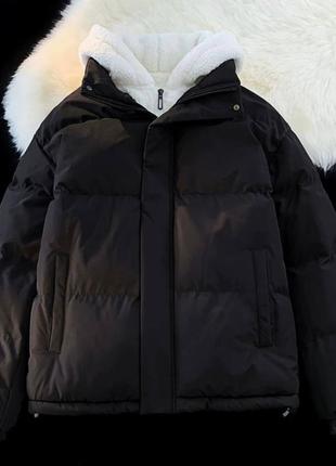 Теплый пуховик со вшитым меховым капюшоном карманами на подкладке синтепоне зимняя куртка