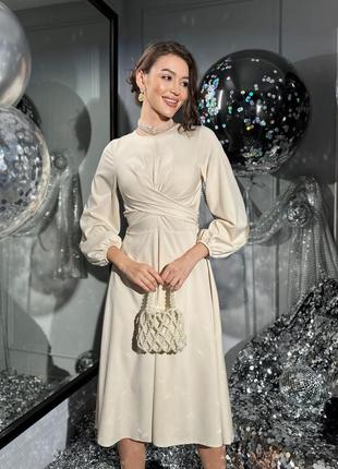 Невероятное платье с рукавами фонариками приталенное миди свободного кроя