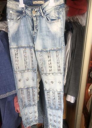 Джинсы original denim с камушками