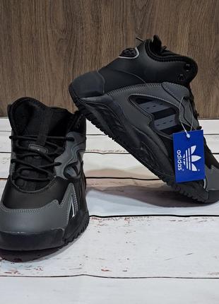 Чоловічі зимові кросівки adidas.