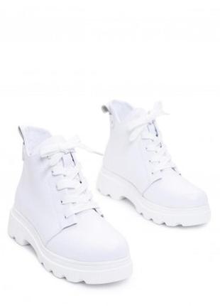 Білі зимові черевики на шнурівці3 фото