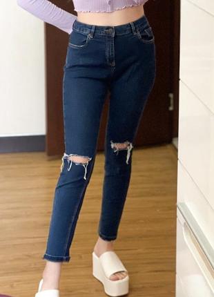 Стильные джинсы с разрезами3 фото