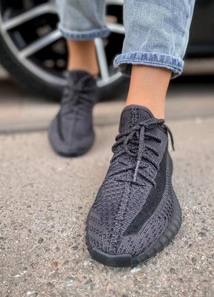 Кросівки adidas yeezy 350 v2 black reflective laces кросівки3 фото