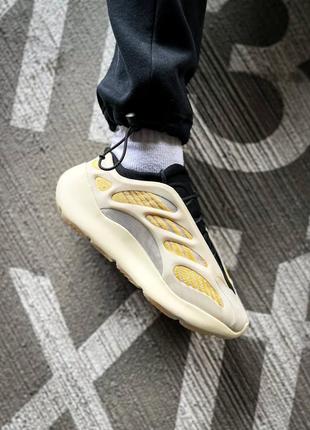 Кросівки жіночі / чоловічі жовті adidas color yeezy 700 v3 "saflower"