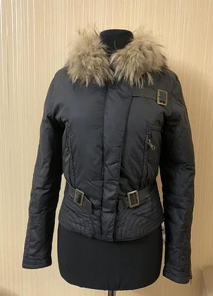 Демисезонная короткая куртка пуховая фирменная bernardi размер s