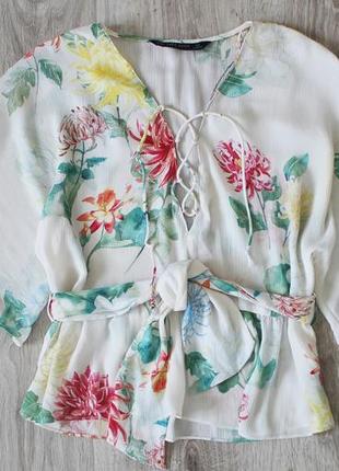 Блуза в цветы со шнуровкой zara