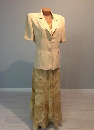 Літній , дуже гарний костюм-трійка.