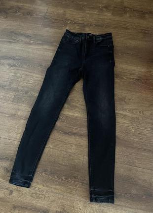 Стильная чёрные джинсы страдивариус размер xs 26 высокая посадка stradivarius7 фото