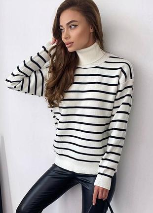 Теплый полосатый свитер