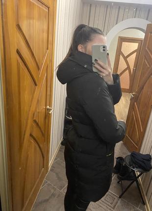 Чорна зимова куртка жіноча довга міді5 фото