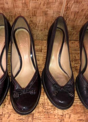 Шикарні туфлі clarks р. 5-38/38.5 {25 см} і р. 6-39/6{25}н. шкіра в ідеалі