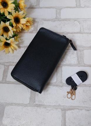 Шкіряний чорний гаманець-клач для телефона з ремінцем на плече4 фото