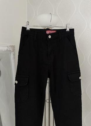 Черные джинсы карго с карманами в размере s2 фото