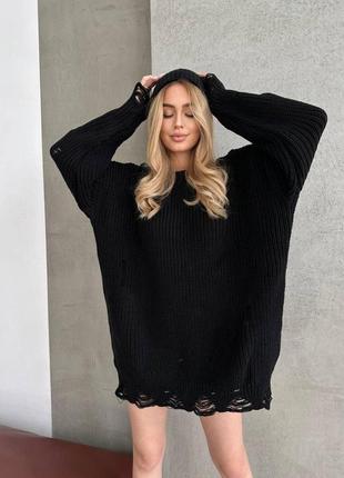 Вязаный женский свитер черного цвета свободного кроя украшенный декоративными разрывами размер универсальный4 фото