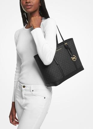 Michael kors
jet set travel small logo
оригинал сумка в наличии 35s0gtvt1v