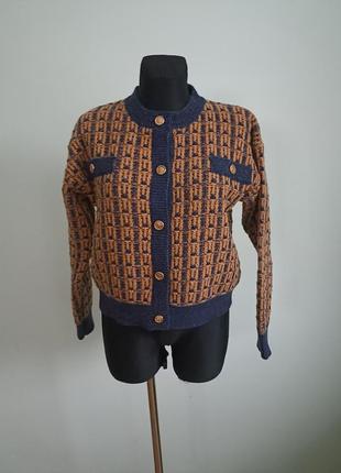 Кофта в'язана на гудзиках укорочена