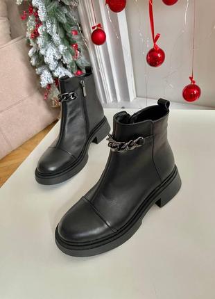Черные зимние ботиночки из натуральной кожи с цепочкой, на среднюю ножку, украинское производство