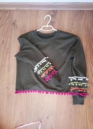 Оригинальный свитер с бубончиками2 фото