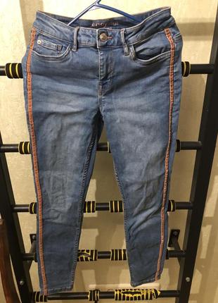 Джинси вузькі, розмір по бірці 36