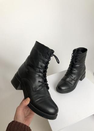 Зимние теплые ботинки на цигейке из натуральной кожи