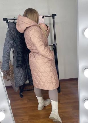 Теплое зимнее пальто с капюшоном и поясом плащевка лаке на синтепоне 200, качественная турецкая 🇹🇷фурнитура ⠀4 фото