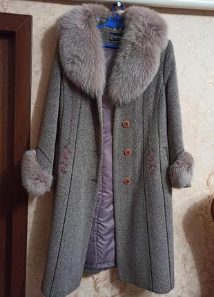 Пальто зимнее, утепленное, с натуральным мехом4 фото