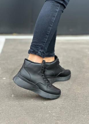 Женские кроссовки зима