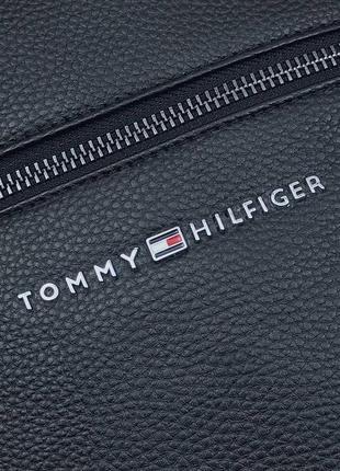 Чорна сумка tommy hilfiger барсетка сумка на плече чоловіча2 фото