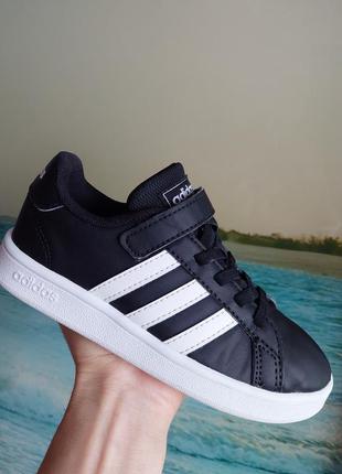 Кросівки adidas, 30.5 розмір, камбоджа1 фото