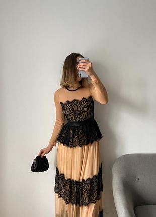 Вечірня сукня максі із чорного мережива на нюдовій підкладці3 фото
