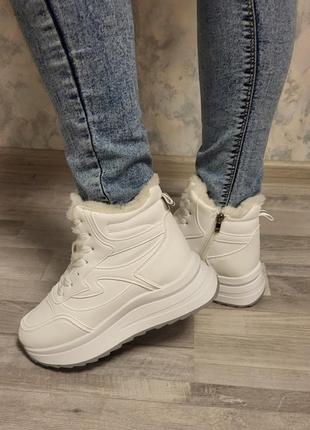 Хайтопи жіночі зимові кросівки білі та чорні