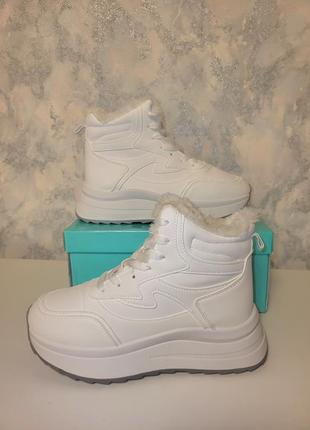 Хайтопи жіночі зимові кросівки білі та чорні