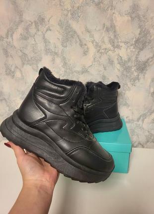 Хайтопи жіночі зимові кросівки білі та чорні