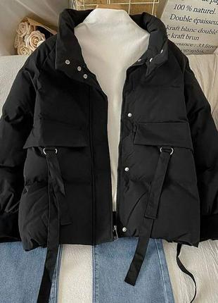 Куртка укороченная из плащевки стеганая на синтепоне оверсайз курточка белая черная тепла зимняя с накладными карманами базовая трендовая стильная4 фото