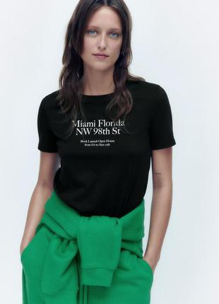Базовая футболка zara со слоганом  s-m