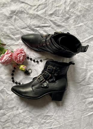 Качественные кожаные ботинки казаки от дорогого бренда shoe design copenhagen8 фото