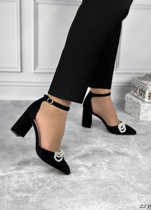 Женские черные замшевые туфли на каблуке с бантиком в стразы2 фото