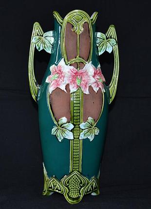 Зеленая ваза