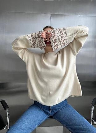 Объемный и теплый свитер из фактурной пряжи2 фото