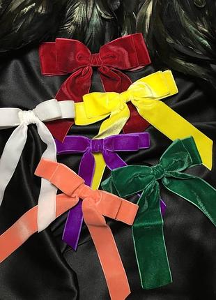 Оксамитовий бант на заколці